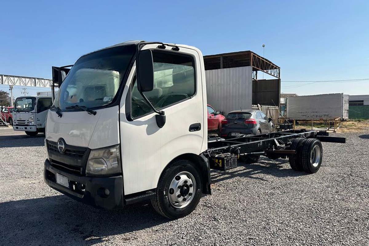 Camion_Plano_Hino_Xzu8_2