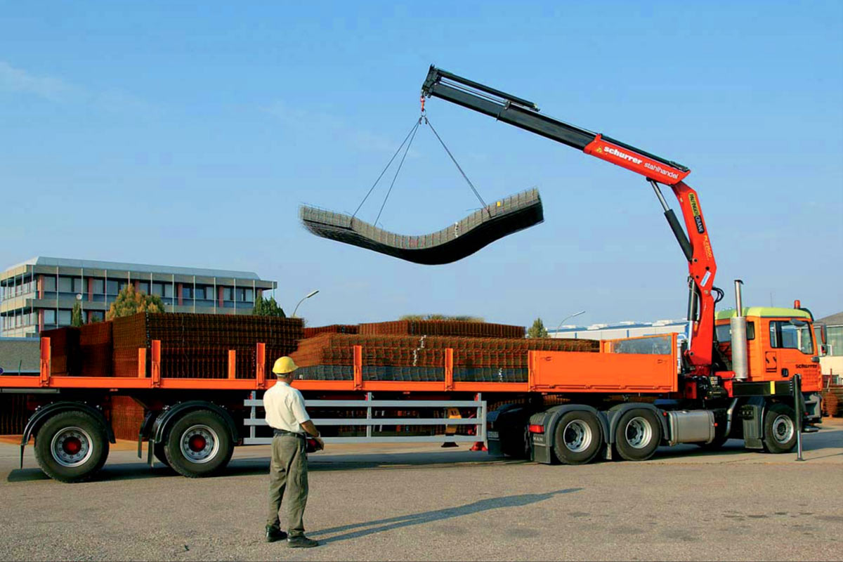 Camion_Pluma_Freightliner_M2_112_2