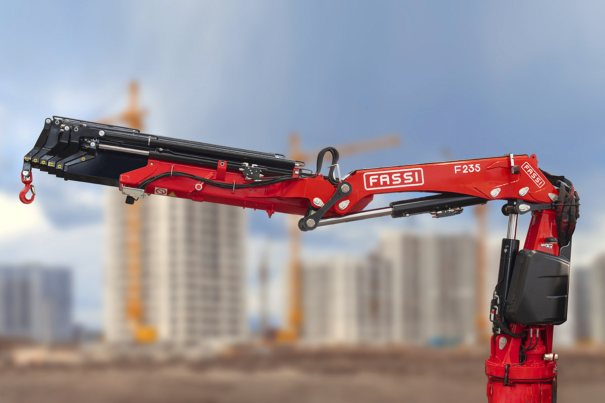 Camion_pluma_Interncional_FASSI_235A_1
